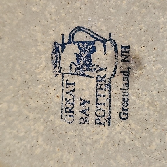 Great Bay Pottery Stoneware Creamer and Sugar Bowl w/Lid - Picture 8 of 8